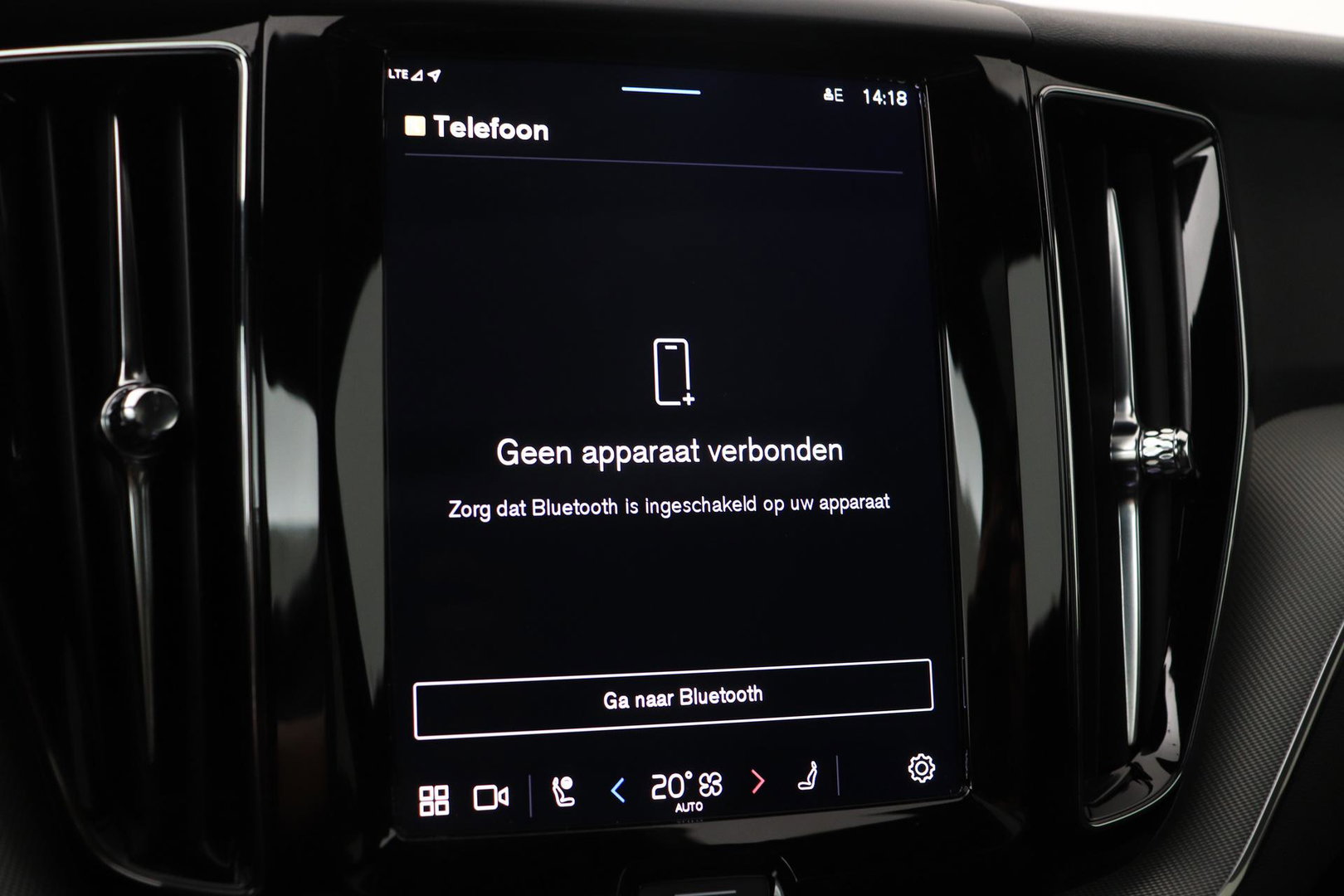 Volvo XC60 2.0 T6 Plug-in hybrid AWD Plus Black Edition | Panoramadak | Harman/Kardon | BLIS | Sportstoelen