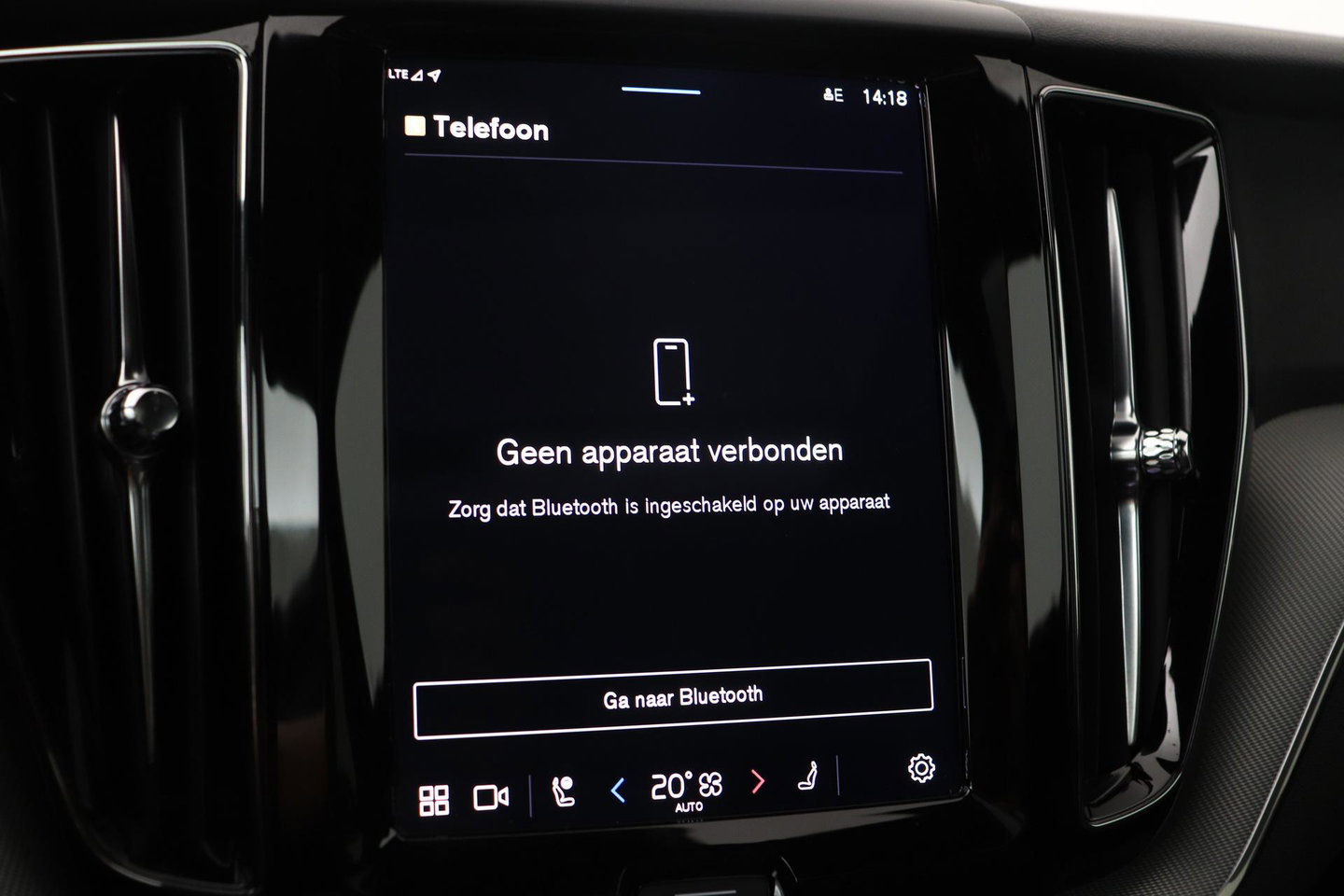 Volvo XC60 2.0 T6 Plug-in hybrid AWD Plus Black Edition | Panoramadak | Harman/Kardon | BLIS | Sportstoelen
