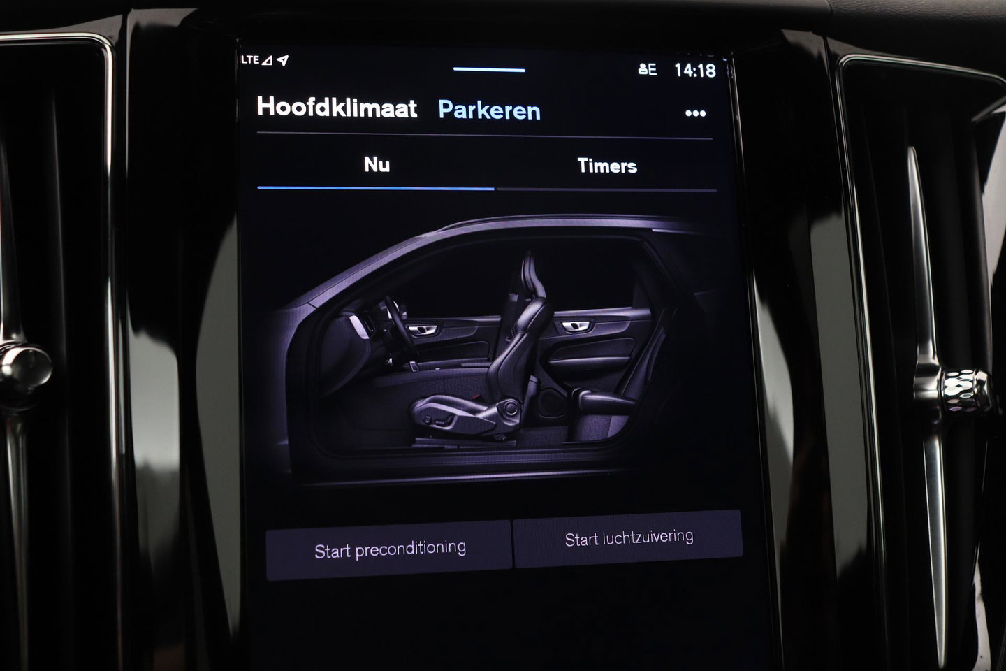 Volvo XC60 2.0 T6 Plug-in hybrid AWD Plus Black Edition | Panoramadak | Harman/Kardon | BLIS | Sportstoelen