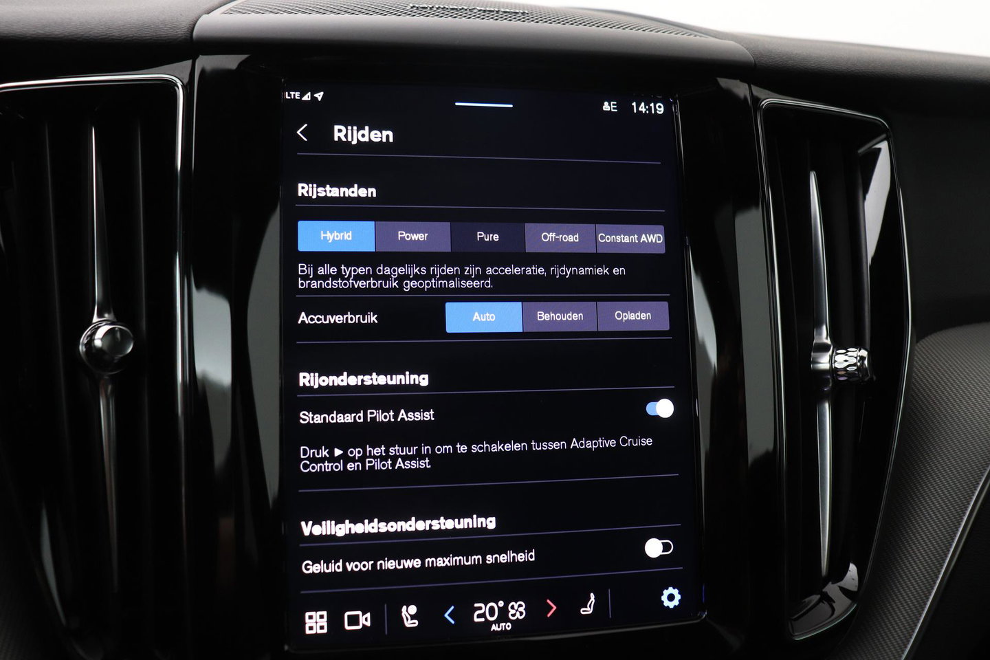 Volvo XC60 2.0 T6 Plug-in hybrid AWD Plus Black Edition | Panoramadak | Harman/Kardon | BLIS | Sportstoelen