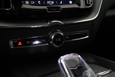 Volvo XC60 2.0 T6 Plug-in hybrid AWD Plus Black Edition | Panoramadak | Harman/Kardon | BLIS | Sportstoelen