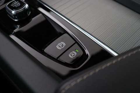 Volvo XC60 2.0 T6 Plug-in hybrid AWD Plus Black Edition | Panoramadak | Harman/Kardon | BLIS | Sportstoelen
