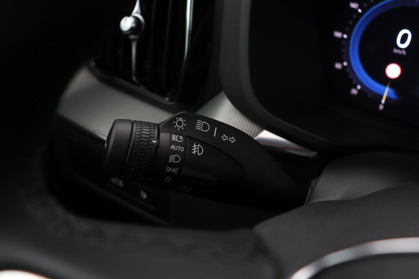 Volvo XC60 2.0 T6 Plug-in hybrid AWD Plus Black Edition | Panoramadak | Harman/Kardon | BLIS | Sportstoelen