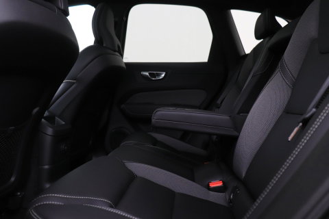 Volvo XC60 2.0 T6 Plug-in hybrid AWD Plus Black Edition | Panoramadak | Harman/Kardon | BLIS | Sportstoelen