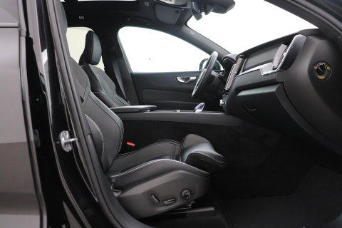 Volvo XC60 2.0 T6 Plug-in hybrid AWD Plus Black Edition | Panoramadak | Harman/Kardon | BLIS | Sportstoelen