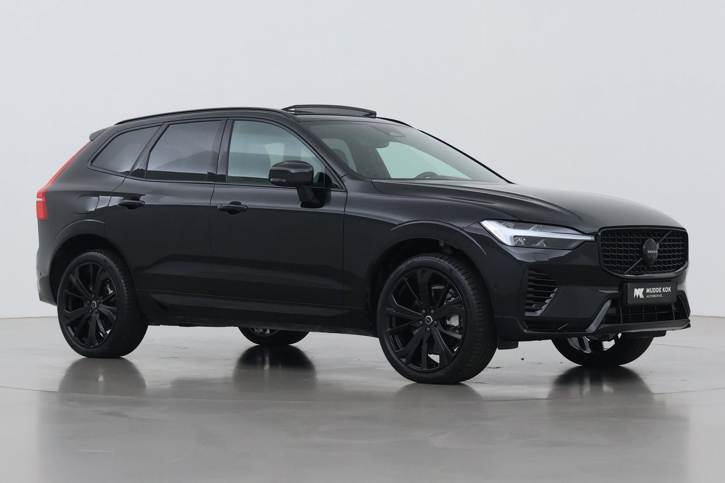 Volvo XC60 2.0 T6 Plug-in hybrid AWD Plus Black Edition | Panoramadak | Harman/Kardon | BLIS | Sportstoelen