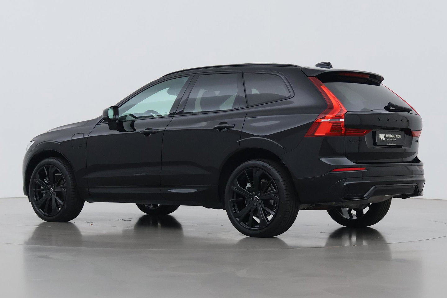 Volvo XC60 2.0 T6 Plug-in hybrid AWD Plus Black Edition | Panoramadak | Harman/Kardon | BLIS | Sportstoelen