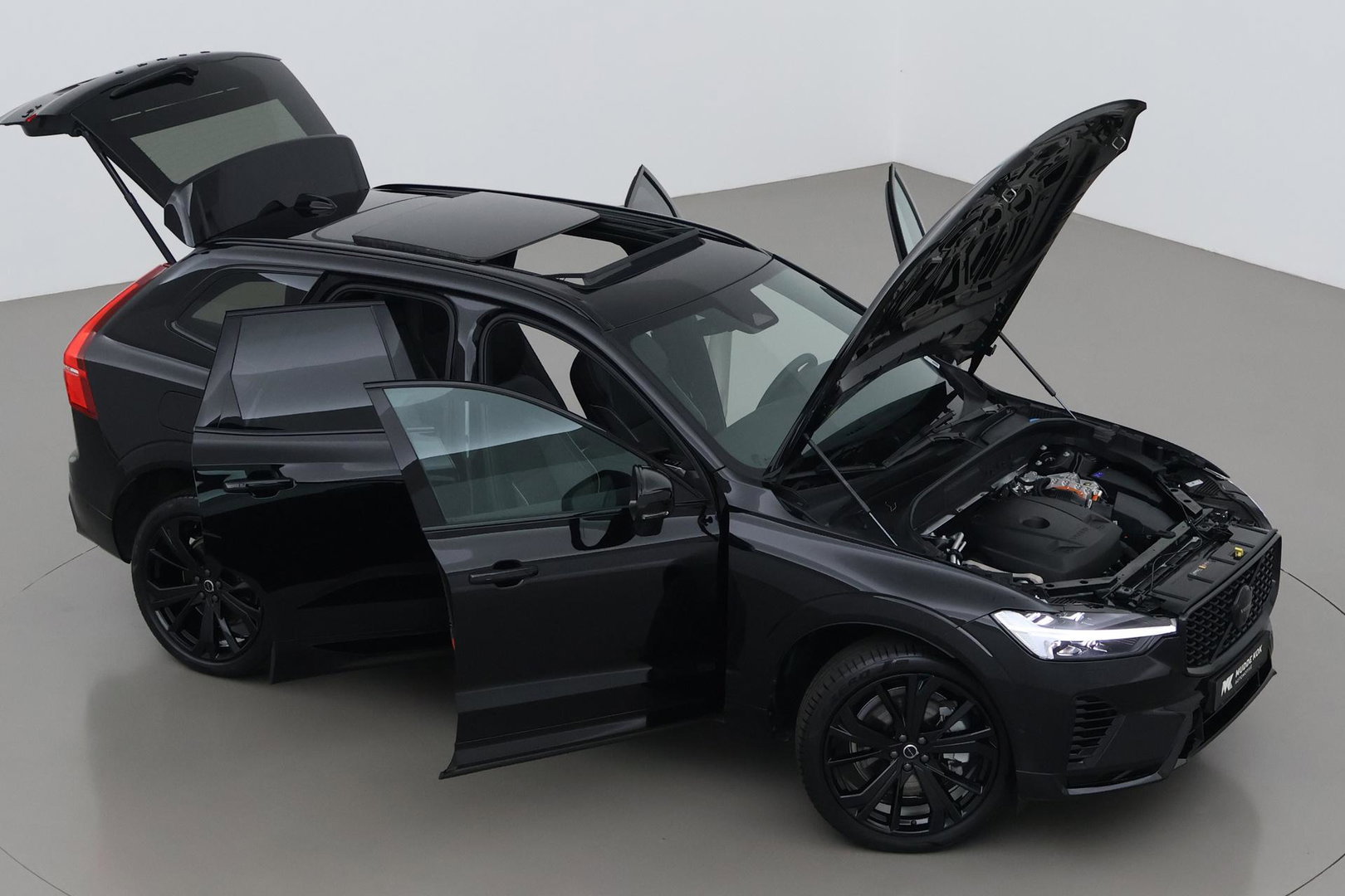Volvo XC60 2.0 T6 Plug-in hybrid AWD Plus Black Edition | Panoramadak | Harman/Kardon | BLIS | Sportstoelen
