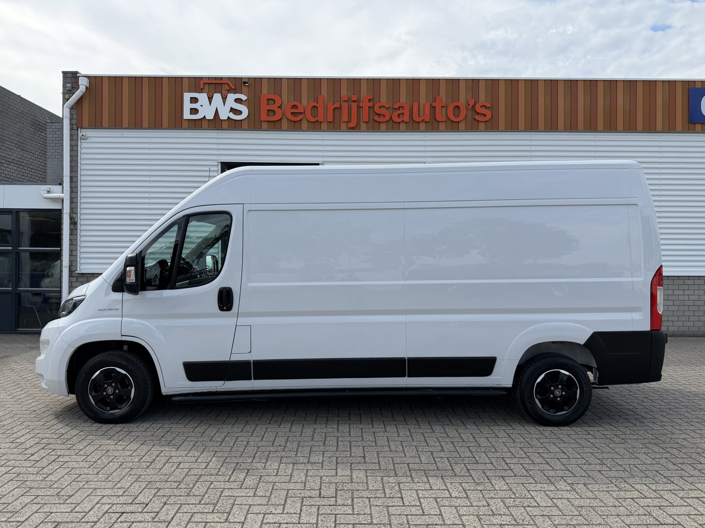 Fiat Ducato 33 2.3 MultiJet L3H2 / vaste prijs rijklaar € 18.950 ex btw / euro 6 / bpm vrij / lease vanaf € 319 / cruise en climate control / camera / navigatie !