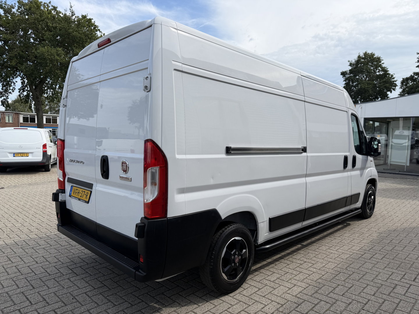 Fiat Ducato 33 2.3 MultiJet L3H2 / vaste prijs rijklaar € 18.950 ex btw / euro 6 / bpm vrij / lease vanaf € 319 / cruise en climate control / camera / navigatie !