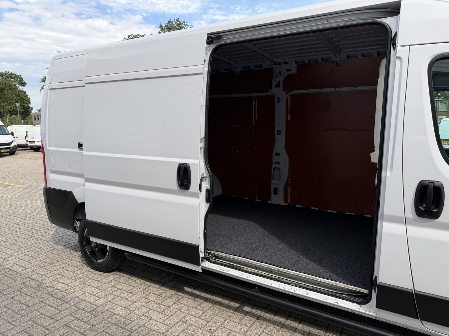 Fiat Ducato 33 2.3 MultiJet L3H2 / vaste prijs rijklaar € 18.950 ex btw / euro 6 / bpm vrij / lease vanaf € 319 / cruise en climate control / camera / navigatie !