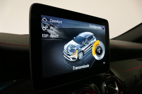 Mercedes-Benz GLA AMG 45 4MATIC Premium Plus / UNIEK / Panoramadak / AMG Performance sport-uitlaat / Stoelverwarming / Achteruitrijcamera / LED High Performance koplampen / Cruise Control / 20'' LMV / Rode remzadels