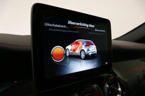 Mercedes-Benz GLA AMG 45 4MATIC Premium Plus / UNIEK / Panoramadak / AMG Performance sport-uitlaat / Stoelverwarming / Achteruitrijcamera / LED High Performance koplampen / Cruise Control / 20'' LMV / Rode remzadels