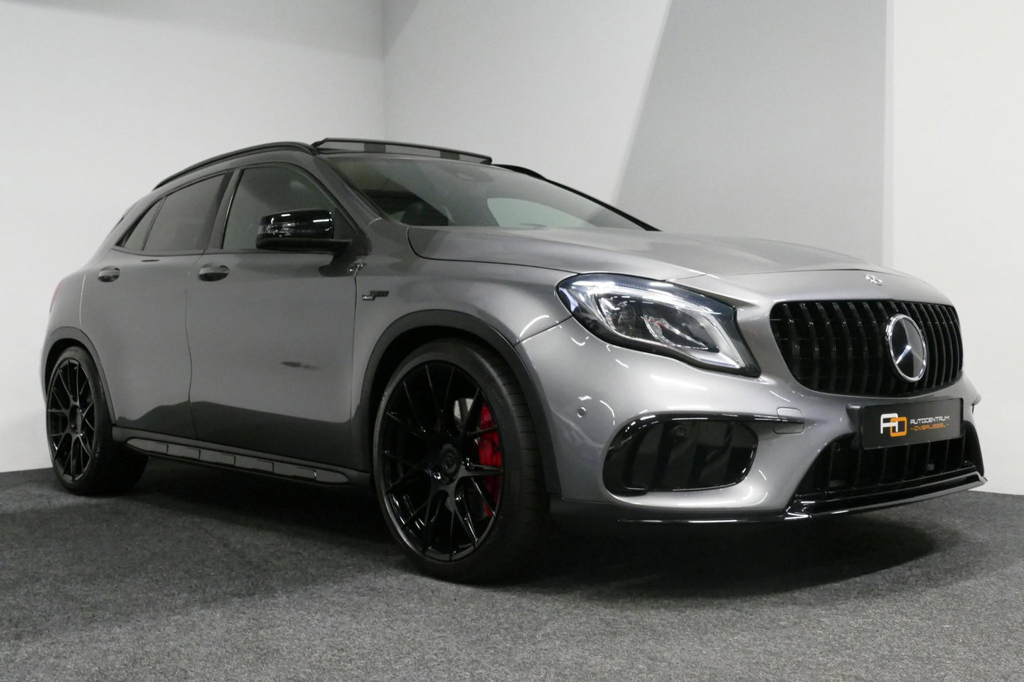 Mercedes-Benz GLA AMG 45 4MATIC Premium Plus / UNIEK / Panoramadak / AMG Performance sport-uitlaat / Stoelverwarming / Achteruitrijcamera / LED High Performance koplampen / Cruise Control / 20'' LMV / Rode remzadels