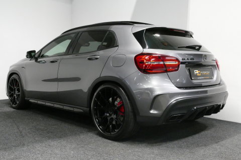 Mercedes-Benz GLA AMG 45 4MATIC Premium Plus / UNIEK / Panoramadak / AMG Performance sport-uitlaat / Stoelverwarming / Achteruitrijcamera / LED High Performance koplampen / Cruise Control / 20'' LMV / Rode remzadels