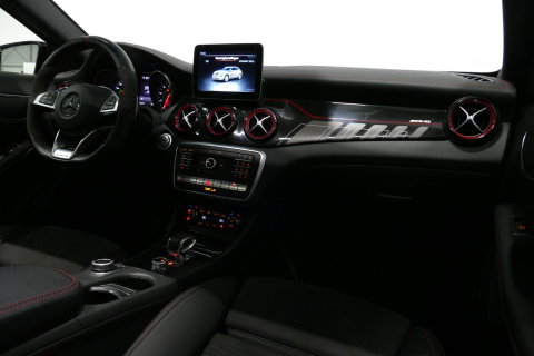 Mercedes-Benz GLA AMG 45 4MATIC Premium Plus / UNIEK / Panoramadak / AMG Performance sport-uitlaat / Stoelverwarming / Achteruitrijcamera / LED High Performance koplampen / Cruise Control / 20'' LMV / Rode remzadels