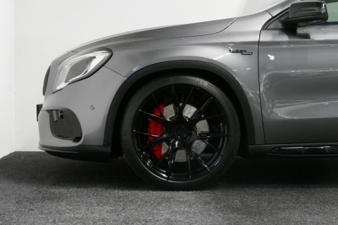 Mercedes-Benz GLA AMG 45 4MATIC Premium Plus / UNIEK / Panoramadak / AMG Performance sport-uitlaat / Stoelverwarming / Achteruitrijcamera / LED High Performance koplampen / Cruise Control / 20'' LMV / Rode remzadels