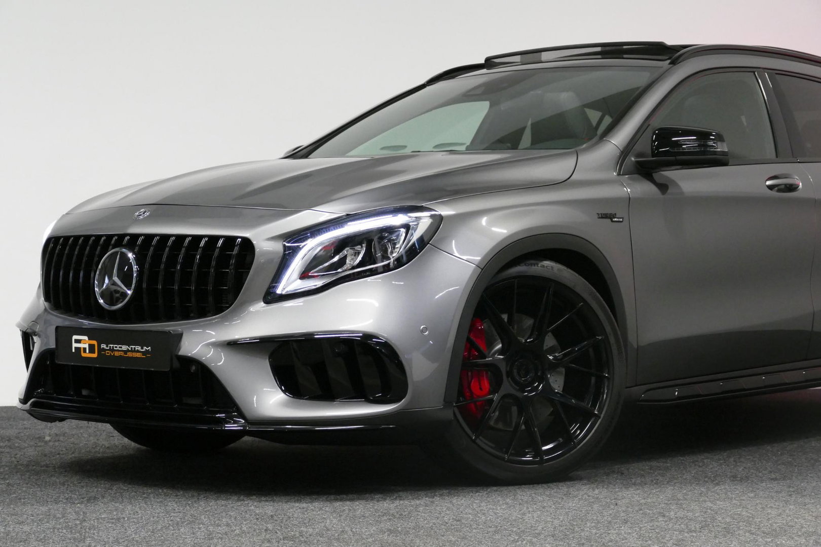 Mercedes-Benz GLA AMG 45 4MATIC Premium Plus / UNIEK / Panoramadak / AMG Performance sport-uitlaat / Stoelverwarming / Achteruitrijcamera / LED High Performance koplampen / Cruise Control / 20'' LMV / Rode remzadels