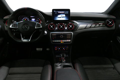 Mercedes-Benz GLA AMG 45 4MATIC Premium Plus / UNIEK / Panoramadak / AMG Performance sport-uitlaat / Stoelverwarming / Achteruitrijcamera / LED High Performance koplampen / Cruise Control / 20'' LMV / Rode remzadels