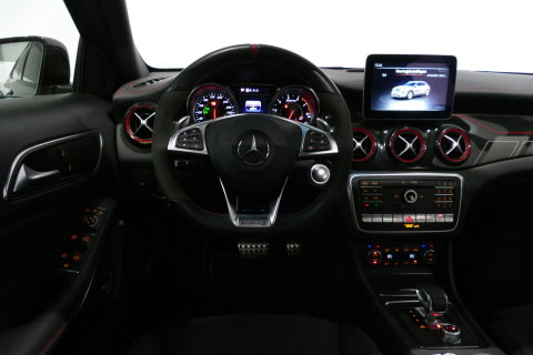 Mercedes-Benz GLA AMG 45 4MATIC Premium Plus / UNIEK / Panoramadak / AMG Performance sport-uitlaat / Stoelverwarming / Achteruitrijcamera / LED High Performance koplampen / Cruise Control / 20'' LMV / Rode remzadels