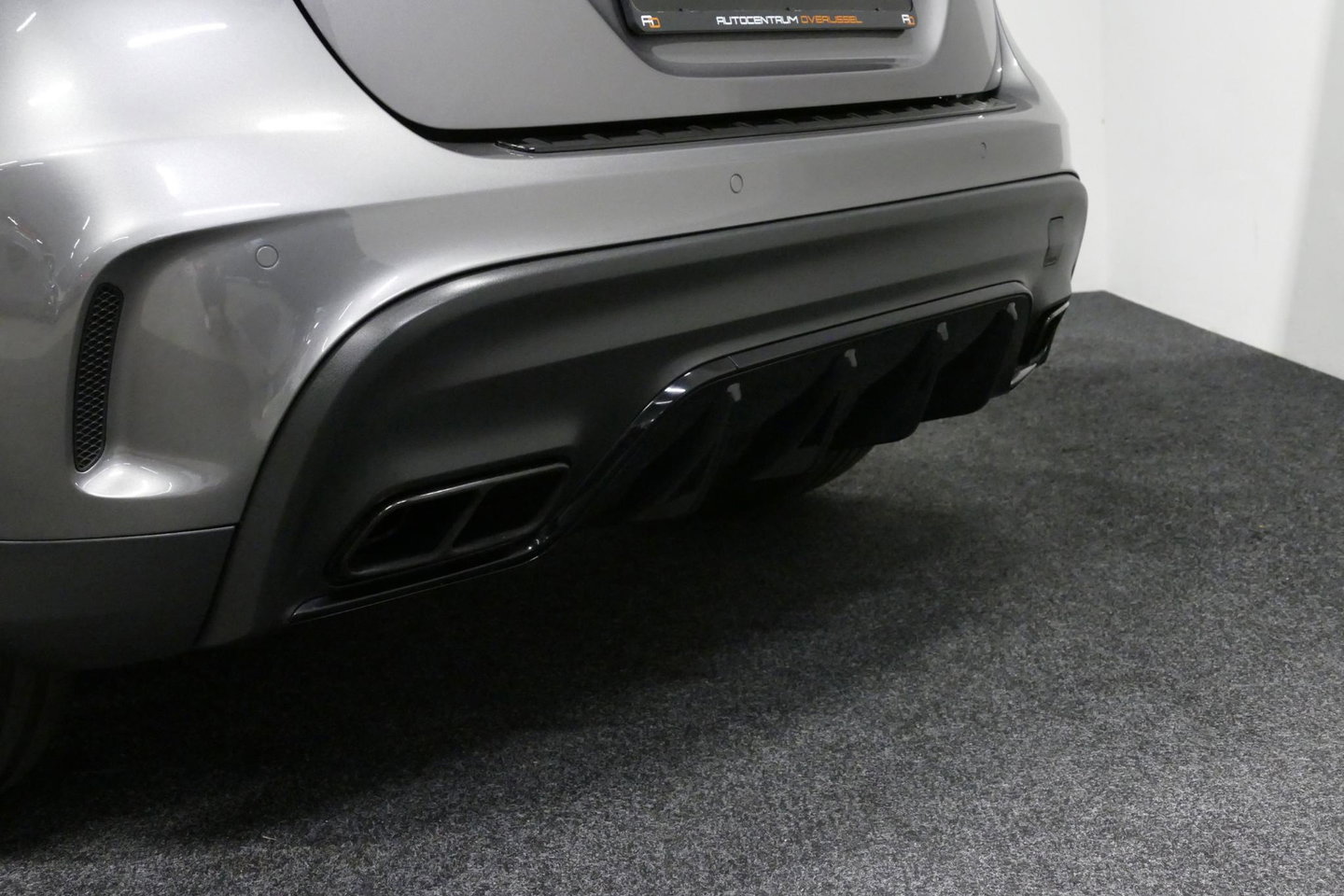 Mercedes-Benz GLA AMG 45 4MATIC Premium Plus / UNIEK / Panoramadak / AMG Performance sport-uitlaat / Stoelverwarming / Achteruitrijcamera / LED High Performance koplampen / Cruise Control / 20'' LMV / Rode remzadels