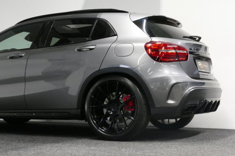 Mercedes-Benz GLA AMG 45 4MATIC Premium Plus / UNIEK / Panoramadak / AMG Performance sport-uitlaat / Stoelverwarming / Achteruitrijcamera / LED High Performance koplampen / Cruise Control / 20'' LMV / Rode remzadels