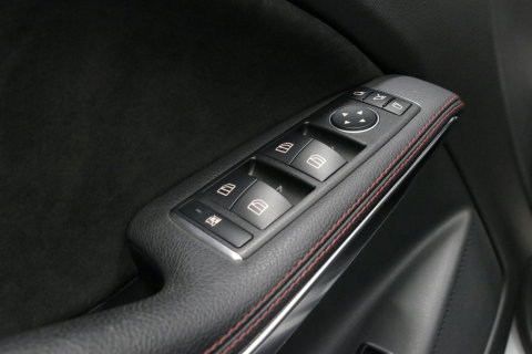 Mercedes-Benz GLA AMG 45 4MATIC Premium Plus / UNIEK / Panoramadak / AMG Performance sport-uitlaat / Stoelverwarming / Achteruitrijcamera / LED High Performance koplampen / Cruise Control / 20'' LMV / Rode remzadels