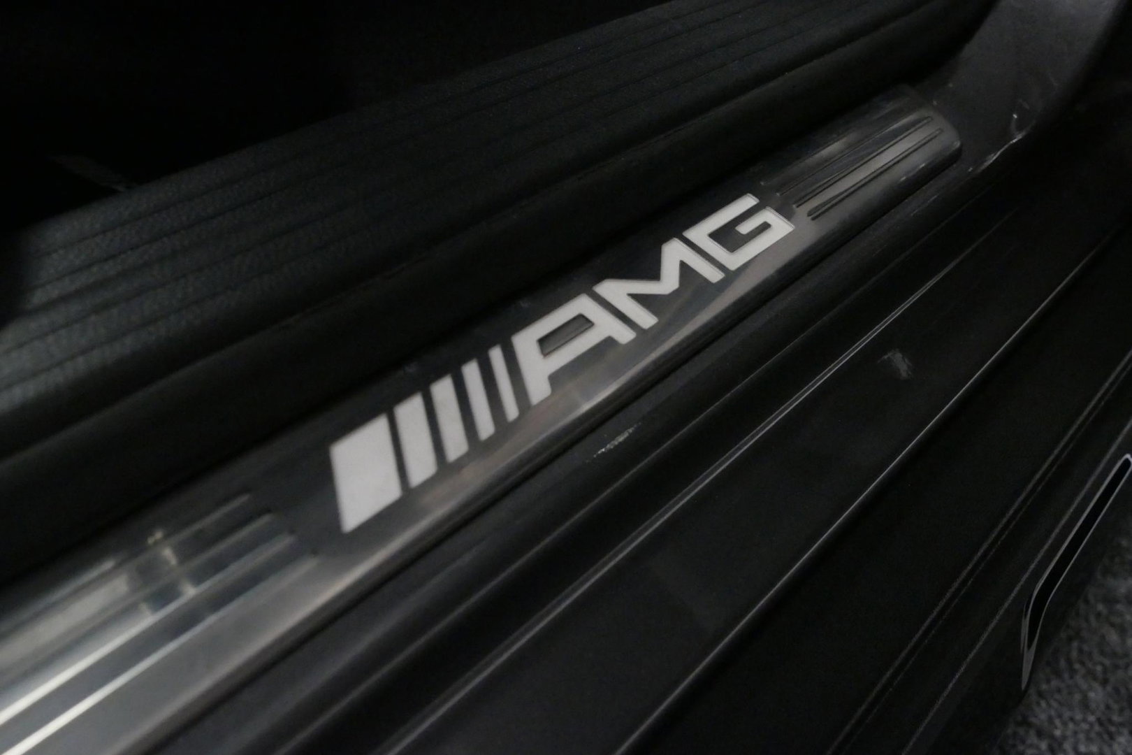 Mercedes-Benz GLA AMG 45 4MATIC Premium Plus / UNIEK / Panoramadak / AMG Performance sport-uitlaat / Stoelverwarming / Achteruitrijcamera / LED High Performance koplampen / Cruise Control / 20'' LMV / Rode remzadels