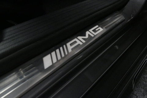 Mercedes-Benz GLA AMG 45 4MATIC Premium Plus / UNIEK / Panoramadak / AMG Performance sport-uitlaat / Stoelverwarming / Achteruitrijcamera / LED High Performance koplampen / Cruise Control / 20'' LMV / Rode remzadels