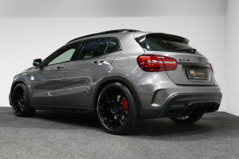 Mercedes-Benz GLA AMG 45 4MATIC Premium Plus / UNIEK / Panoramadak / AMG Performance sport-uitlaat / Stoelverwarming / Achteruitrijcamera / LED High Performance koplampen / Cruise Control / 20'' LMV / Rode remzadels
