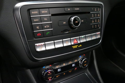 Mercedes-Benz GLA AMG 45 4MATIC Premium Plus / UNIEK / Panoramadak / AMG Performance sport-uitlaat / Stoelverwarming / Achteruitrijcamera / LED High Performance koplampen / Cruise Control / 20'' LMV / Rode remzadels
