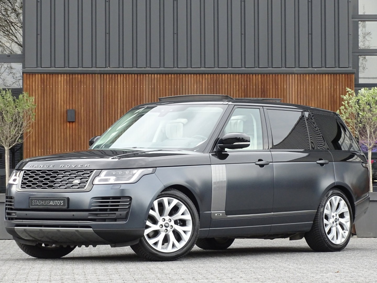 Land Rover Range Rover P400e Vogue 404PK Autobiography / LWB / SVO / Meridian / TV's / alcanatara