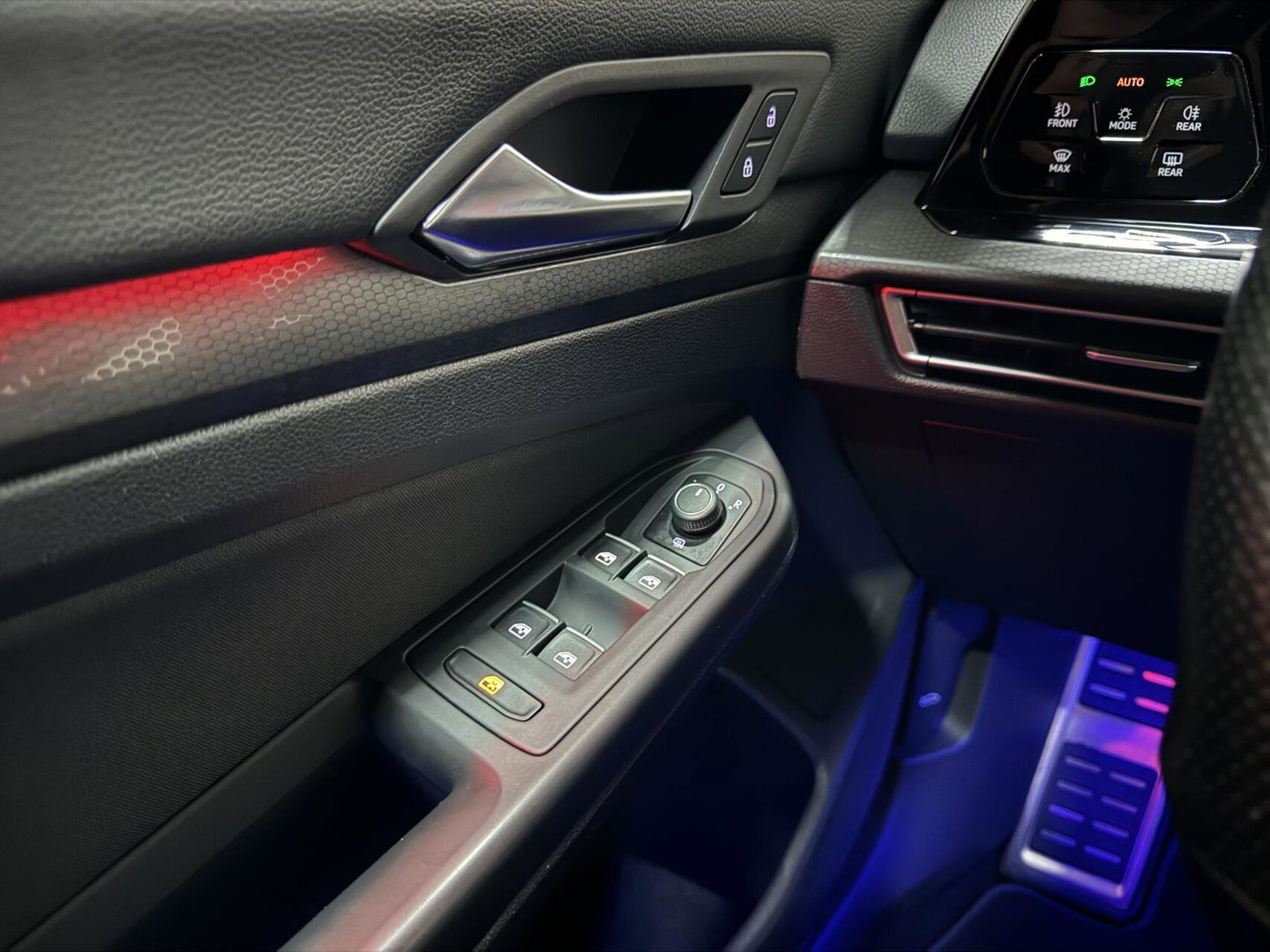Volkswagen Golf 2.0 TSI GTI Pano HUD H/K Sfeer Camera Carplay