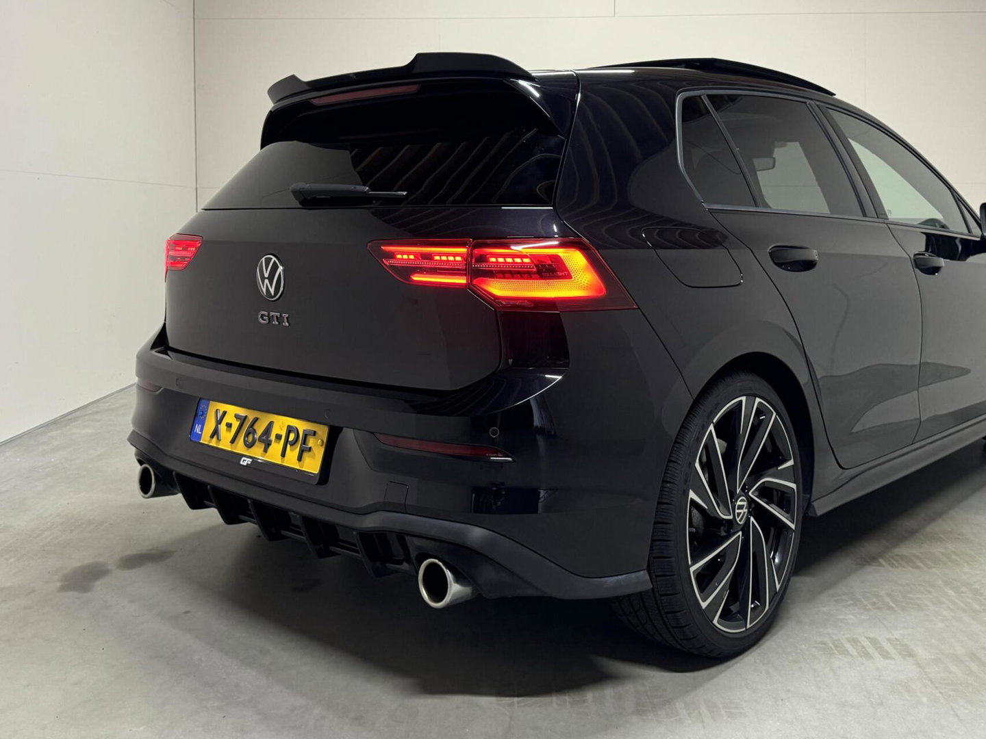 Volkswagen Golf 2.0 TSI GTI Pano HUD H/K Sfeer Camera Carplay