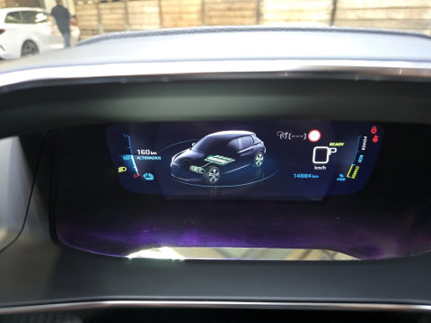 Peugeot e-208 EV Allure 50 kWh GT Pano Memory Camera Clima Cruise 17"LM