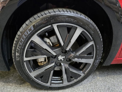 Peugeot e-208 EV Allure 50 kWh GT Pano Memory Camera Clima Cruise 17"LM