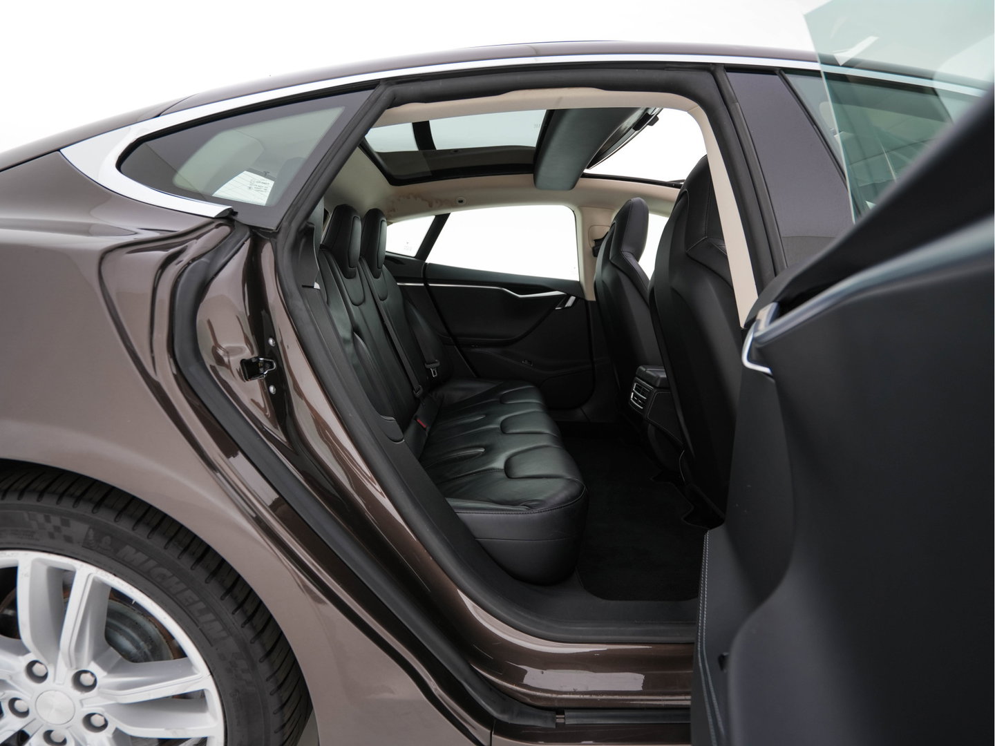 Tesla Model S 85 Base [3-Fase-11kW] {SoH-85%} *PANO | AUTO-PILOT | LEATHER | XENON | NAVI-FULLMAP | KEYLESS | MEMORY-PACK | HEATED-COMFORTSEATS | DIGI-COCKPIT | 19"ALU*