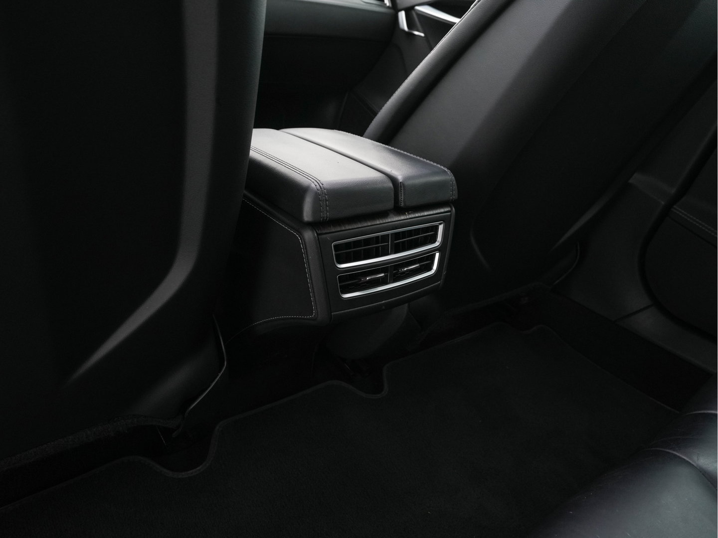Tesla Model S 85 Base [3-Fase-11kW] {SoH-85%} *PANO | AUTO-PILOT | LEATHER | XENON | NAVI-FULLMAP | KEYLESS | MEMORY-PACK | HEATED-COMFORTSEATS | DIGI-COCKPIT | 19"ALU*