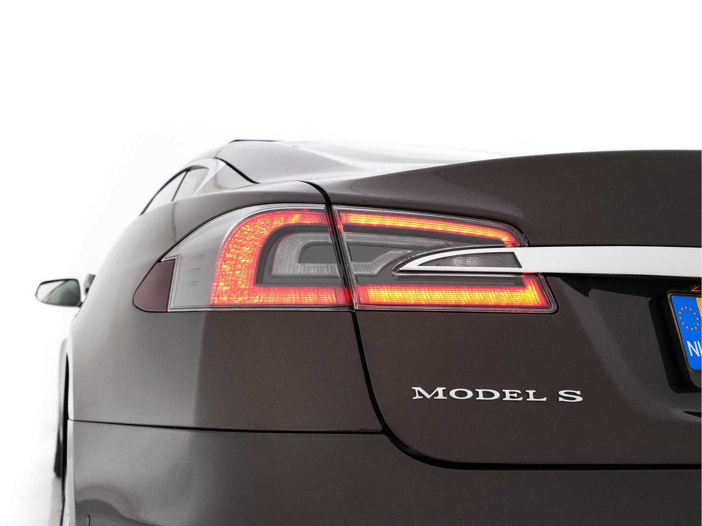 Tesla Model S 85 Base [3-Fase-11kW] {SoH-85%} *PANO | AUTO-PILOT | LEATHER | XENON | NAVI-FULLMAP | KEYLESS | MEMORY-PACK | HEATED-COMFORTSEATS | DIGI-COCKPIT | 19"ALU*