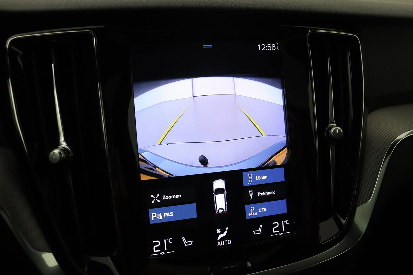 Volvo V60 T6 Plus Dark | Panoramadak | Camera | BLIS | Trekhaak | Leder