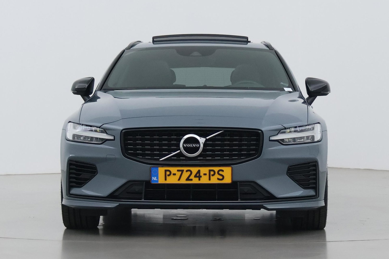 Volvo V60 T6 Plus Dark | Panoramadak | Camera | BLIS | Trekhaak | Leder