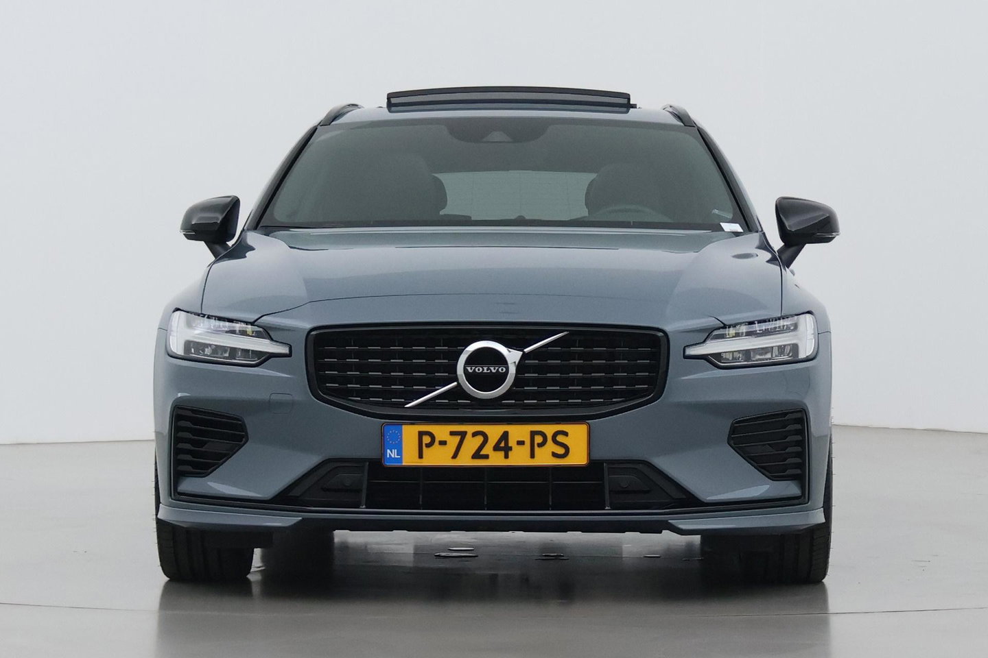 Volvo V60 T6 Plus Dark | Panoramadak | Camera | BLIS | Trekhaak | Leder