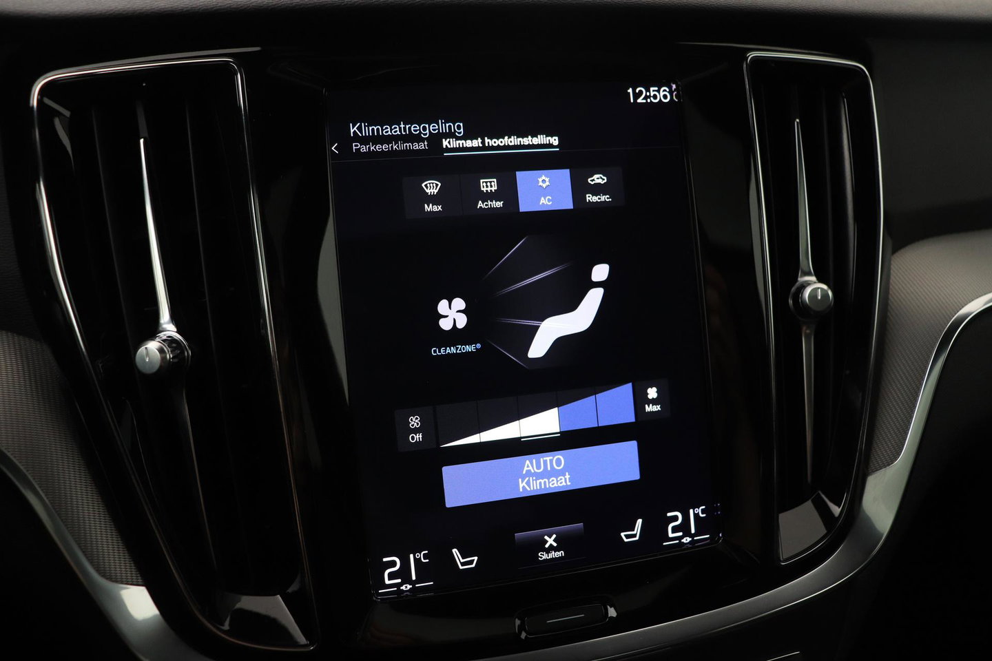 Volvo V60 T6 Plus Dark | Panoramadak | Camera | BLIS | Trekhaak | Leder
