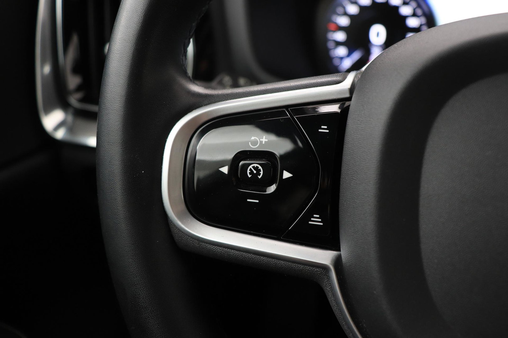 Volvo V60 T6 Plus Dark | Panoramadak | Camera | BLIS | Trekhaak | Leder