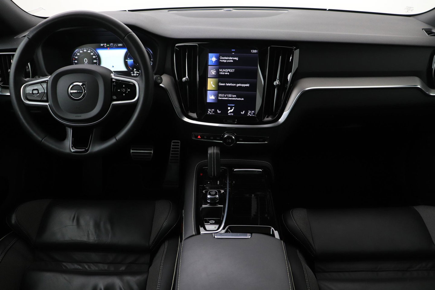 Volvo V60 T6 Plus Dark | Panoramadak | Camera | BLIS | Trekhaak | Leder