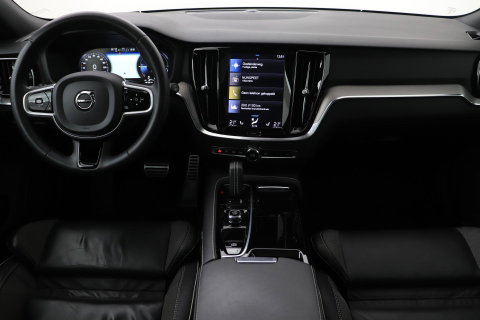 Volvo V60 T6 Plus Dark | Panoramadak | Camera | BLIS | Trekhaak | Leder