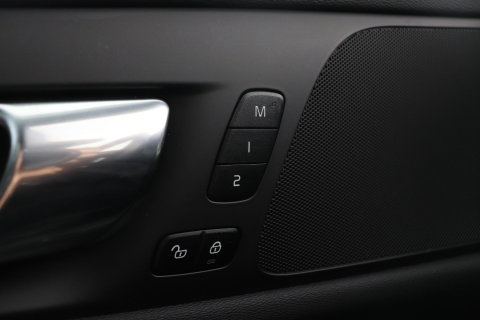 Volvo V60 T6 Plus Dark | Panoramadak | Camera | BLIS | Trekhaak | Leder