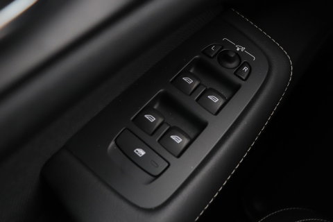 Volvo V60 T6 Plus Dark | Panoramadak | Camera | BLIS | Trekhaak | Leder