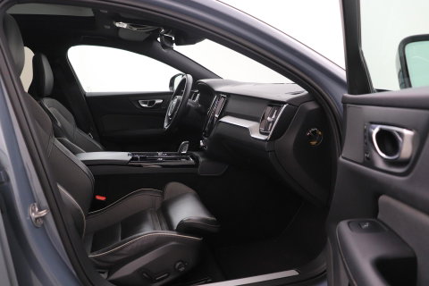 Volvo V60 T6 Plus Dark | Panoramadak | Camera | BLIS | Trekhaak | Leder