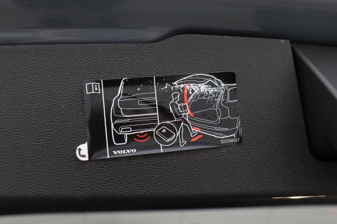 Volvo V60 T6 Plus Dark | Panoramadak | Camera | BLIS | Trekhaak | Leder